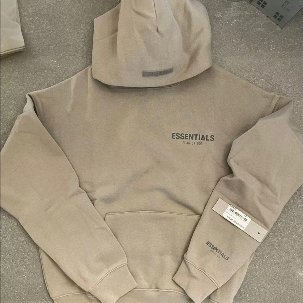 Essentials hoodies!Brand New With tags!!Sizes S-XL!100% authentic!!Hard to find!